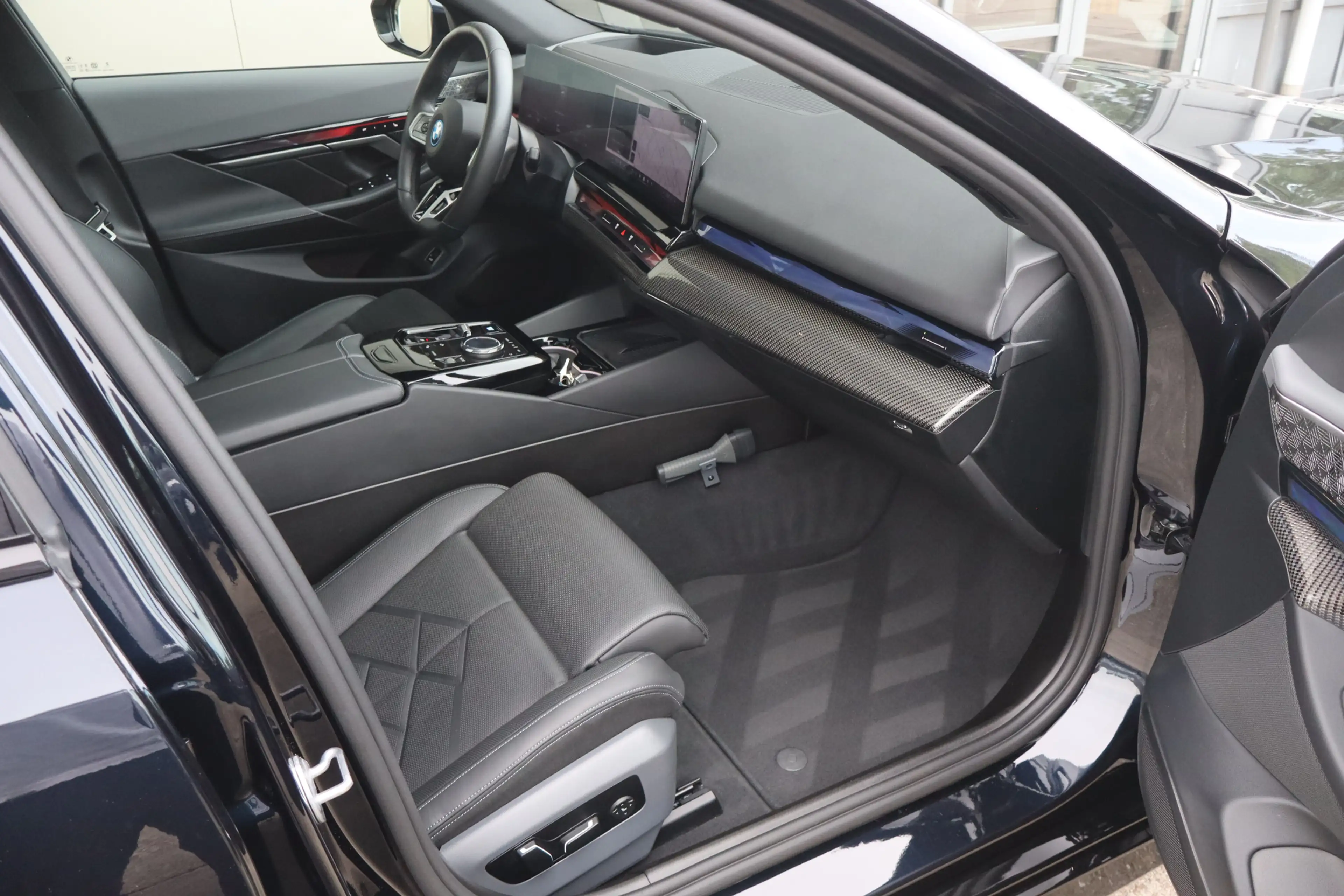 BMW i5 Touring eDrive40 M Sport Edition 84 kWh - NL Auto! — photo 3