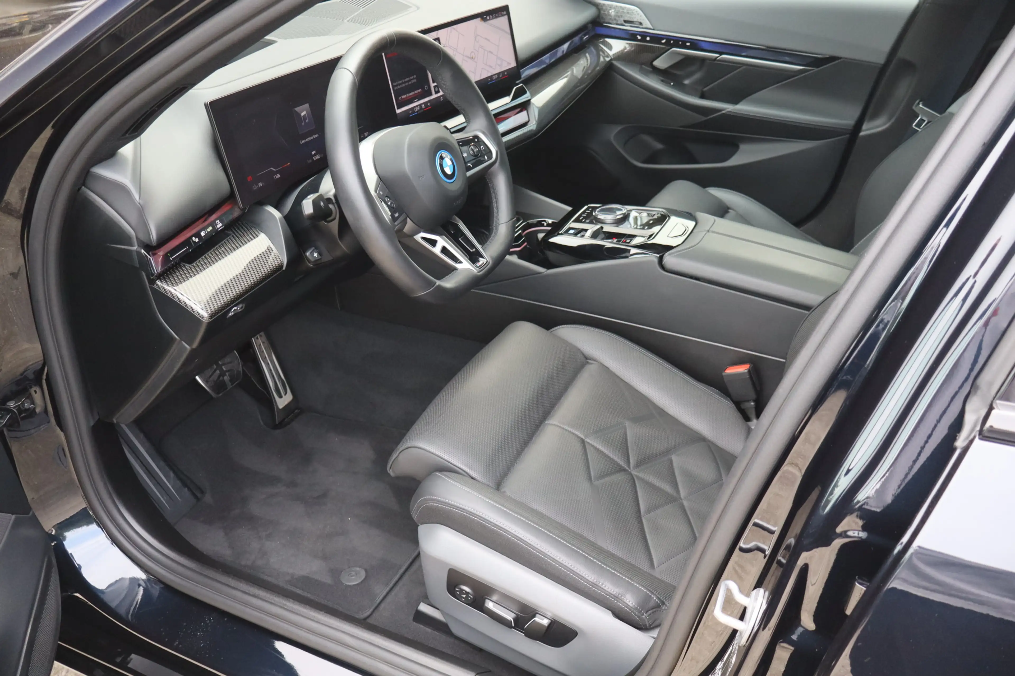 BMW i5 Touring eDrive40 M Sport Edition 84 kWh - NL Auto! — photo 4