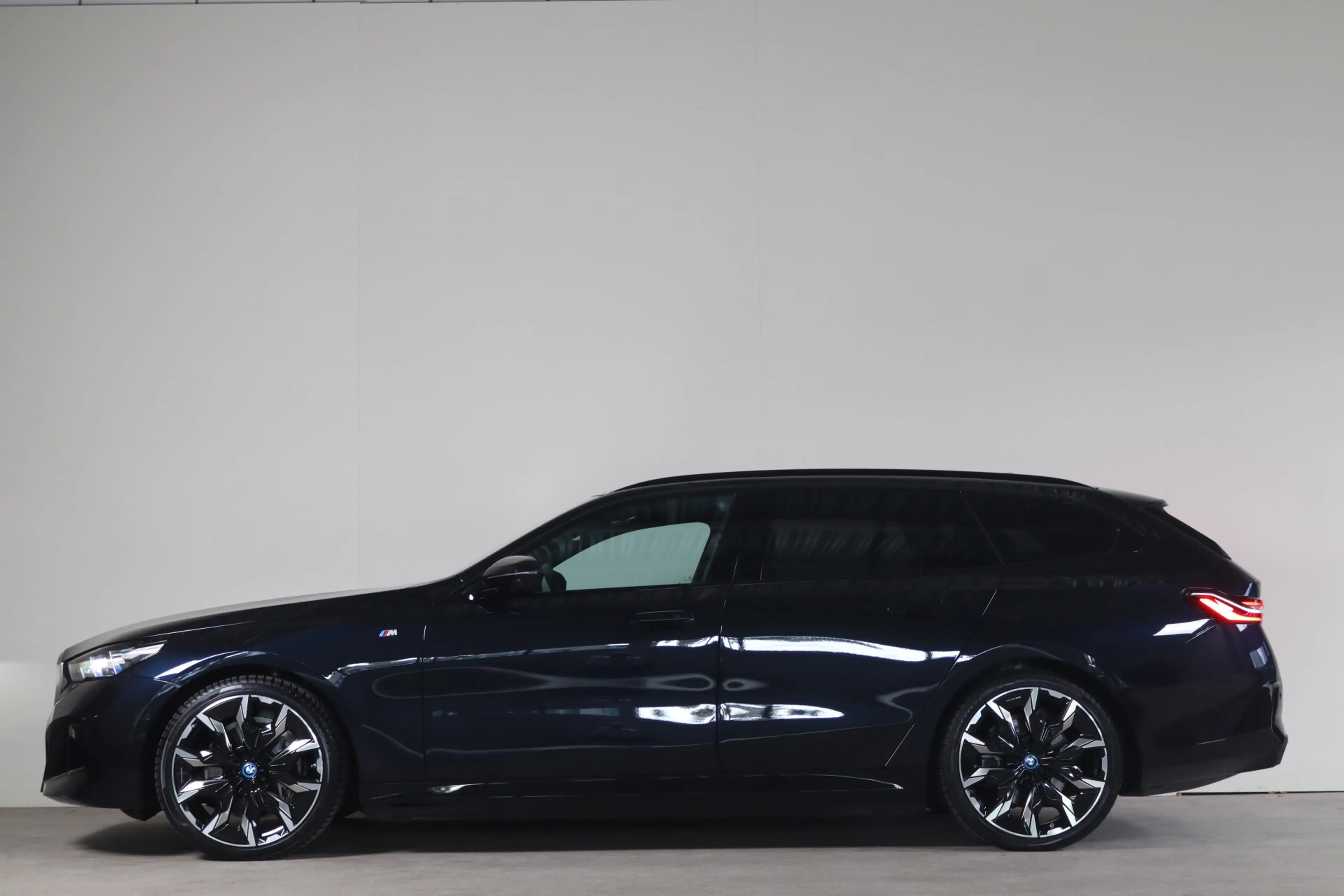 BMW i5 Touring eDrive40 M Sport Edition 84 kWh - NL Auto! — photo 17