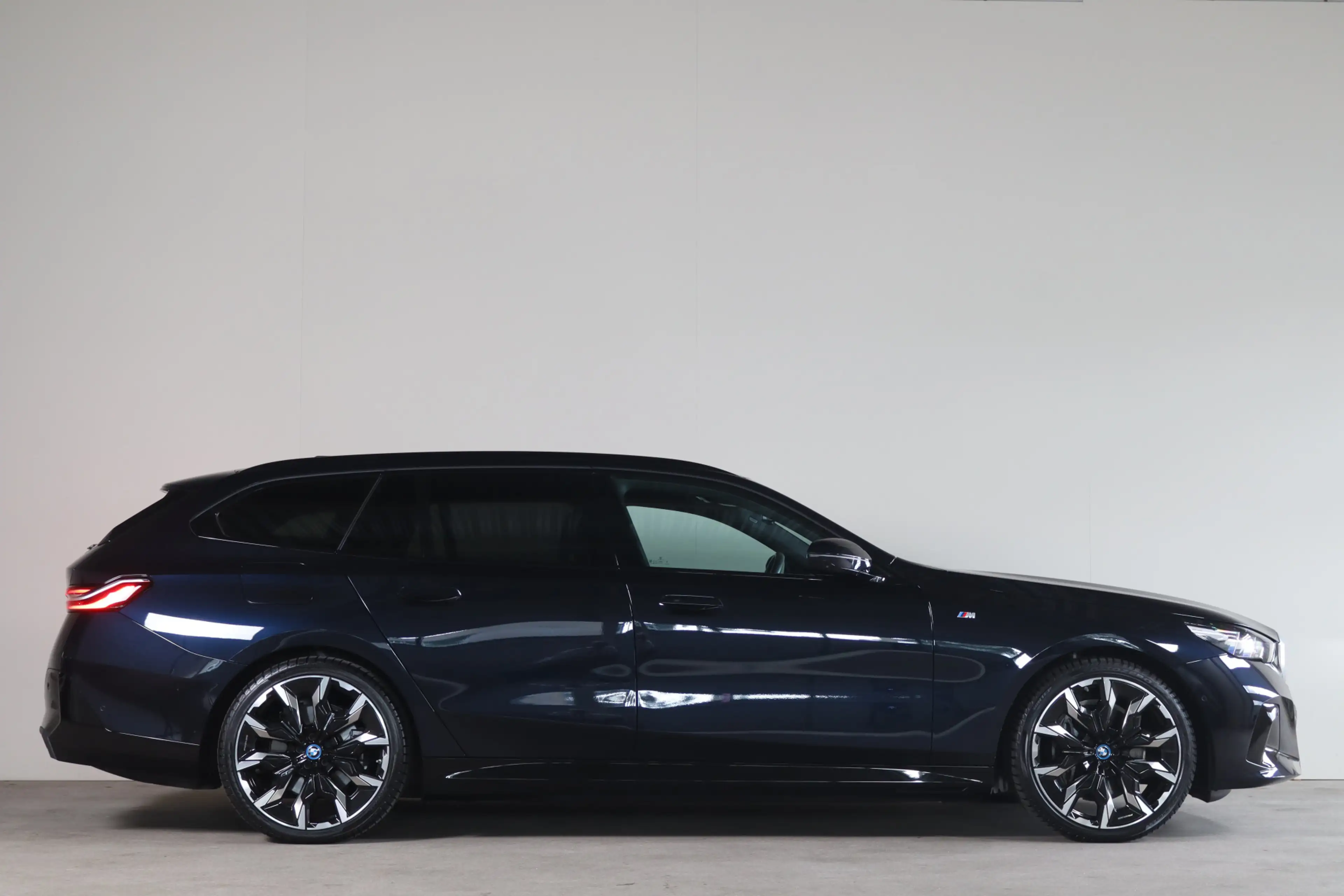 BMW i5 Touring eDrive40 M Sport Edition 84 kWh - NL Auto! — photo 16