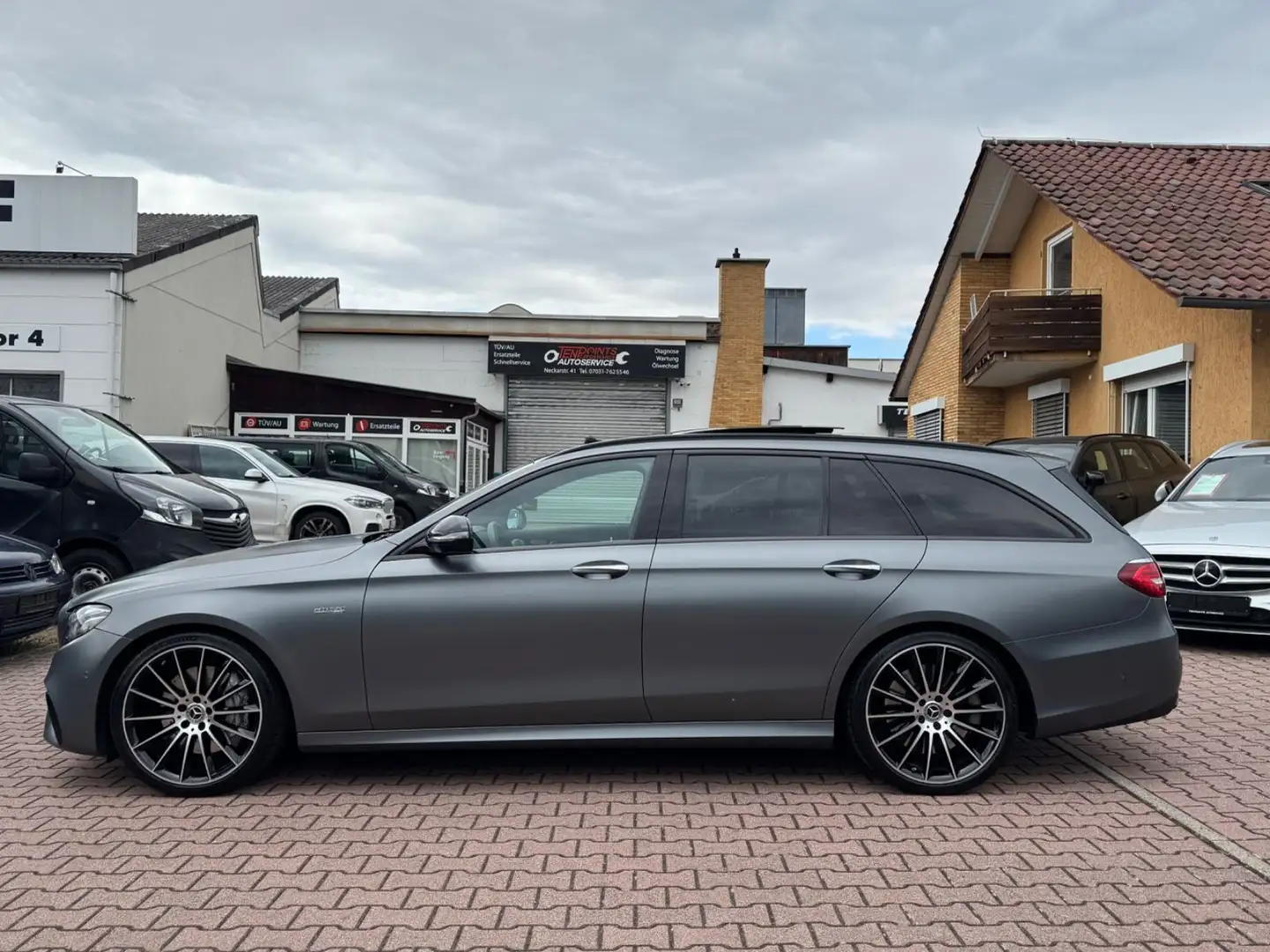 Mercedes-Benz E 43 AMG DESIGNO+PANO+AHK+STDHZG+360°+MEMORY Gris - 2