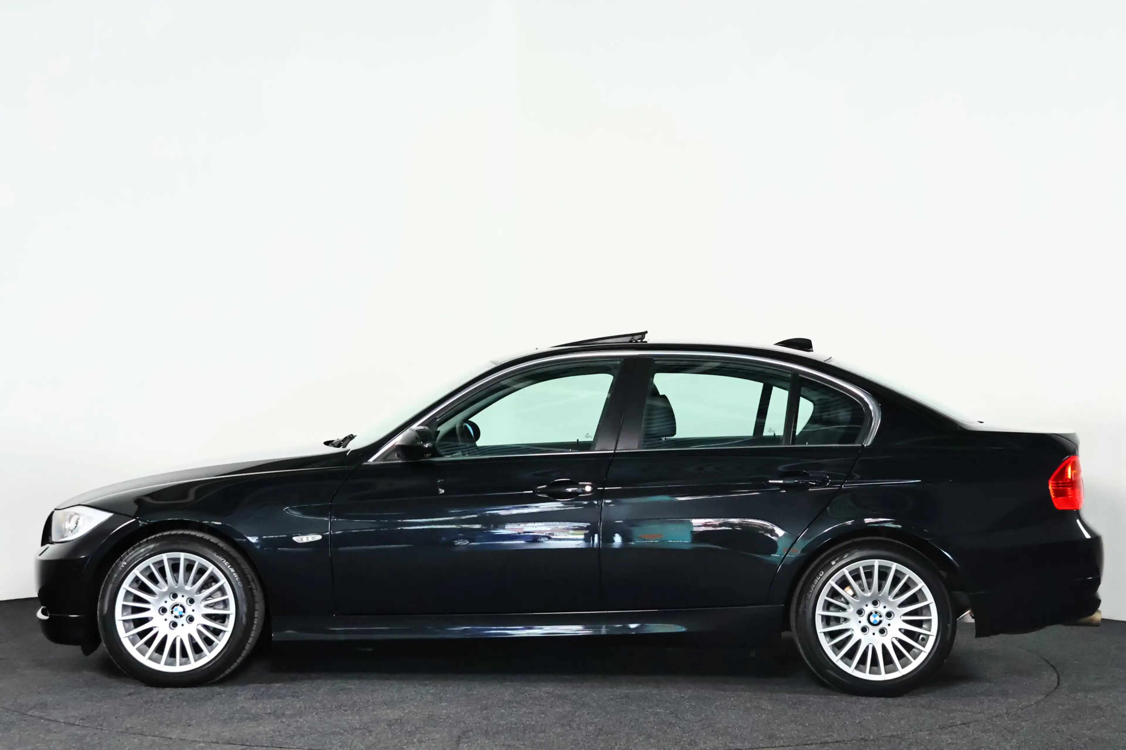BMW 325 3 Serie 325xi xDrive Panorama / Opendak / Navigati — photo 36