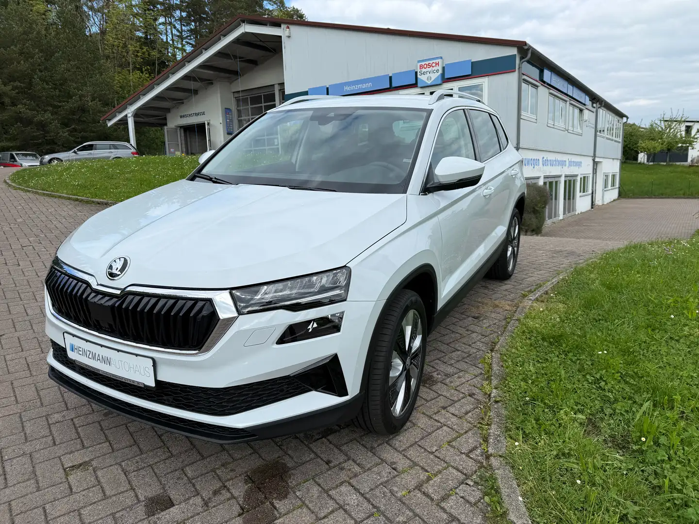 Skoda Karoq Selection Weiß - 2