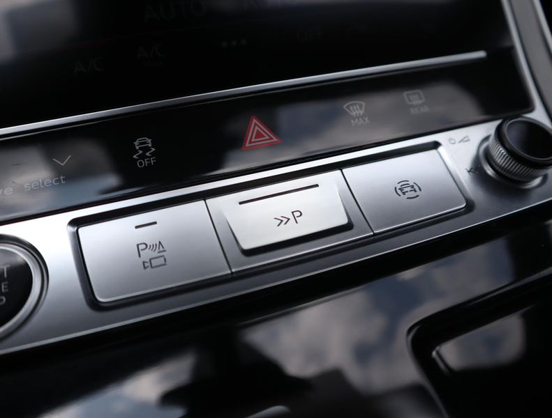 Audi Q8 55 TFSI e quattro Pro Line Advanced Compentition | — photo 32
