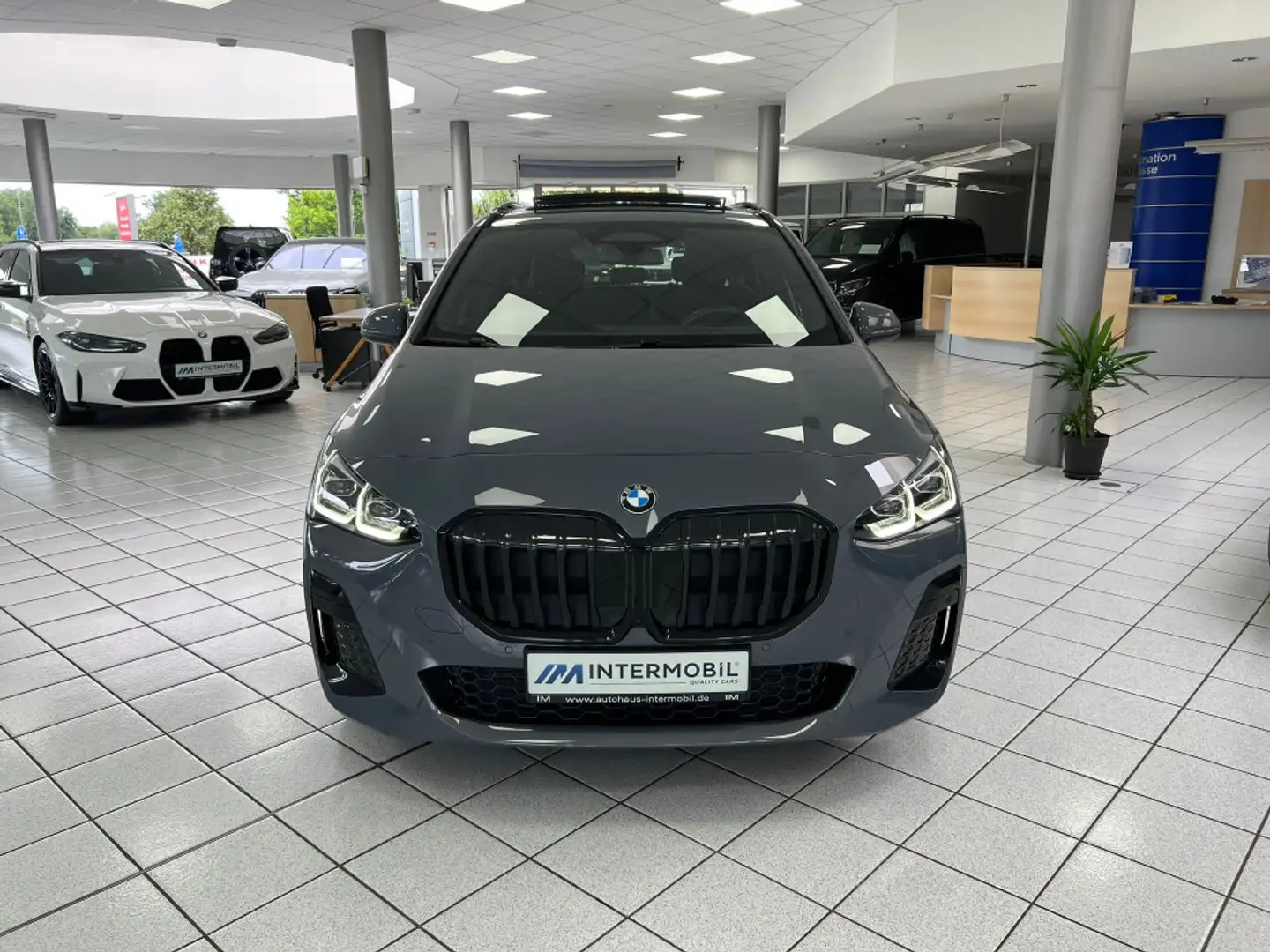 BMW 223 i xDrive M-Sport PANO*HUD*360° Grau - 2