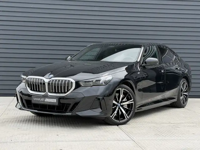BMW 550 5-serie 550e xDrive M SPORT 4 WHL besturing / Lede