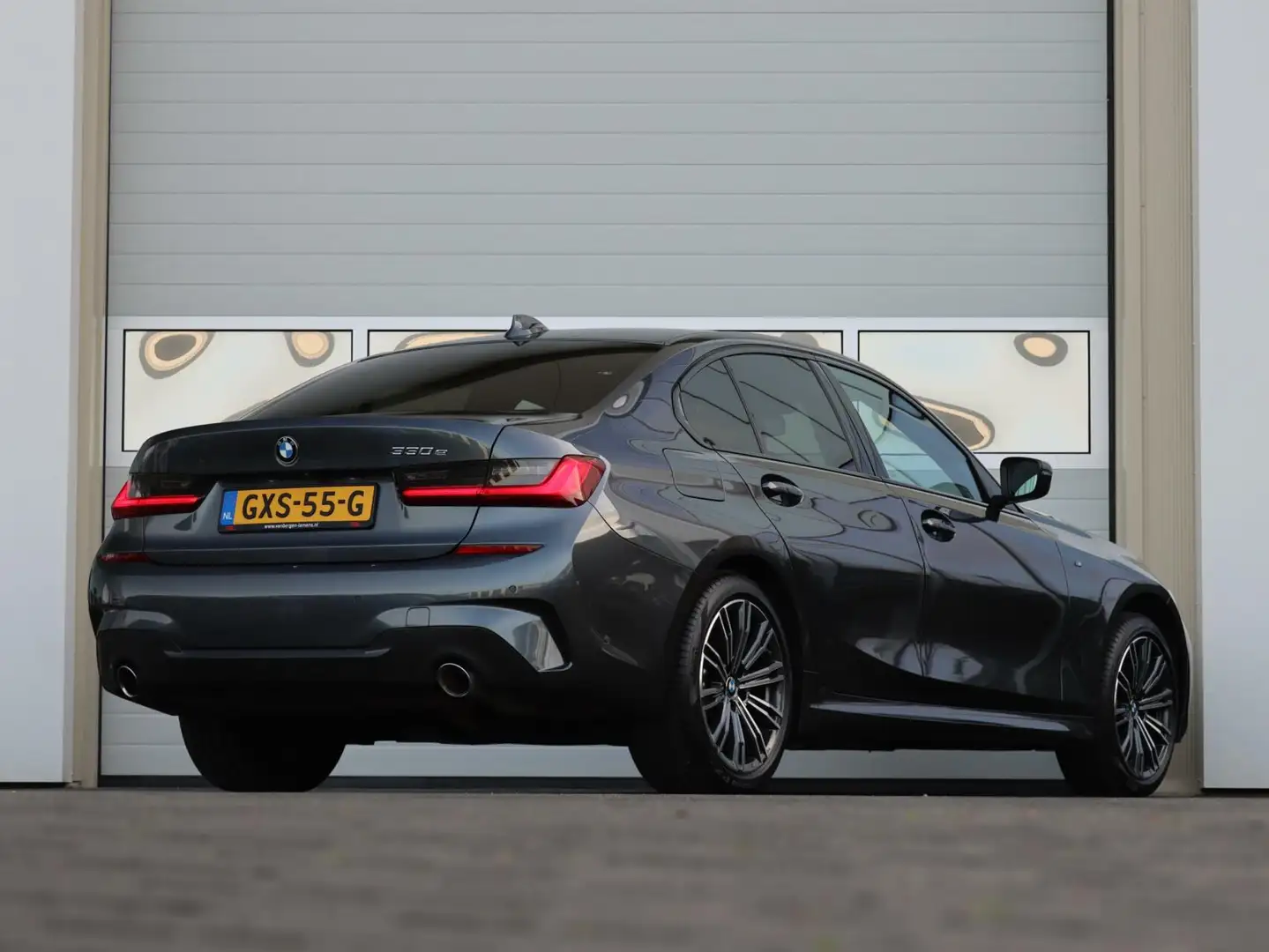 BMW 330 3-serie 330e High Executive M-sport | H&K audio | Grijs - 2