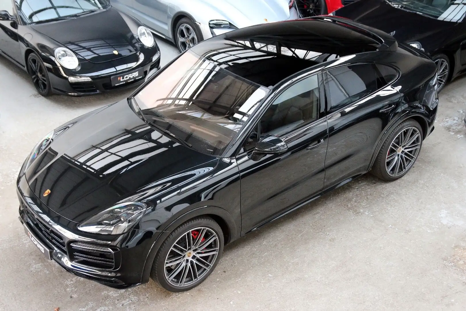 Porsche Cayenne Coupe GTS Clubleder InnoDrive 360° 22" Zwart - 1