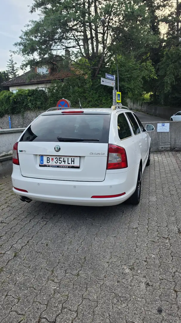 Skoda Octavia Combi 2.0 TDI DPF RS - 2