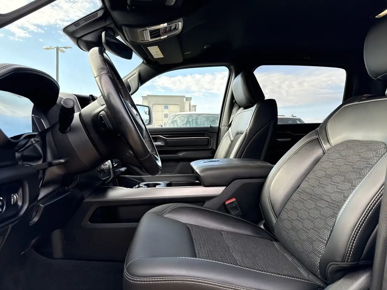 RAM 1500 снимка RAM 1500