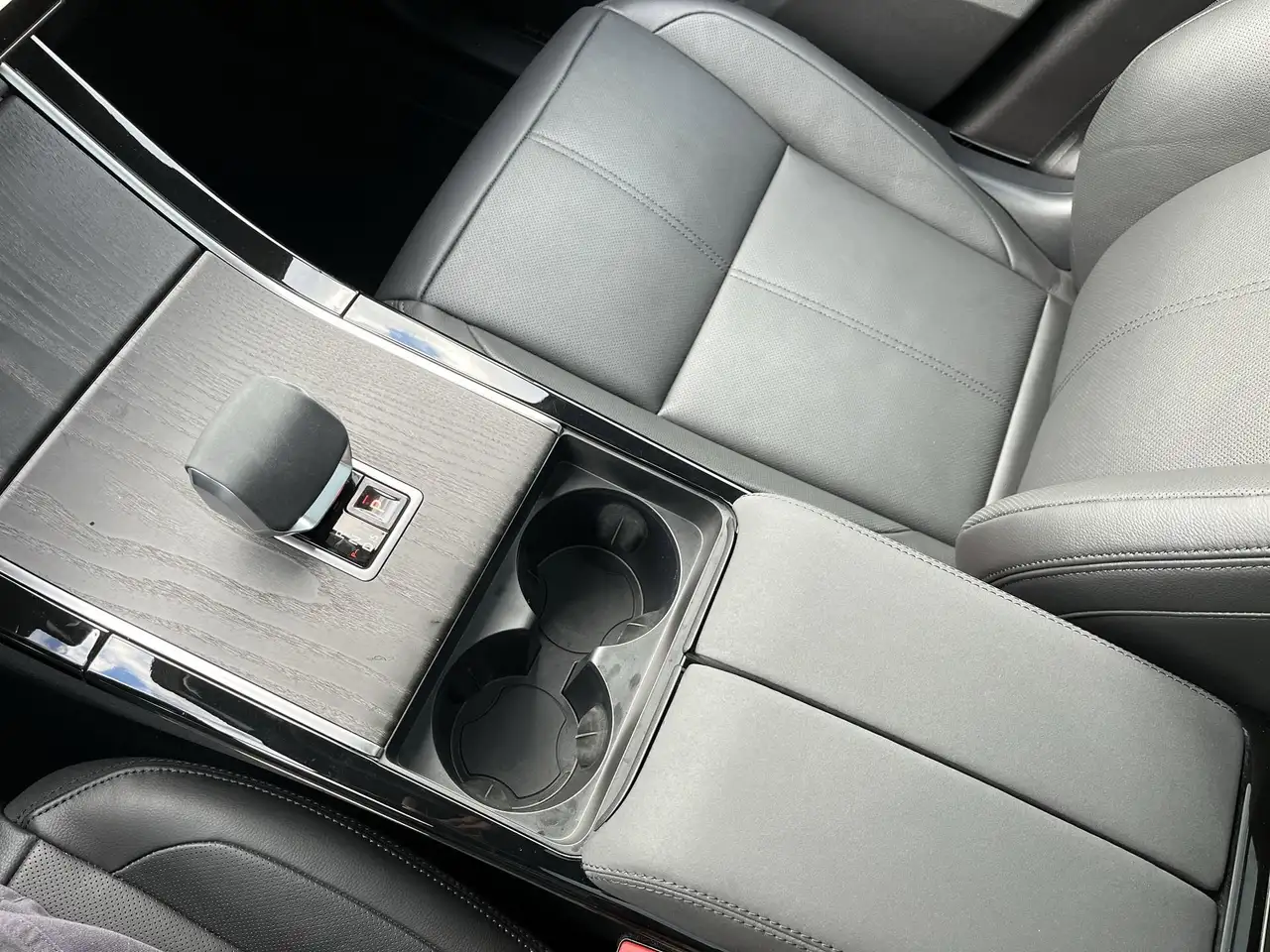 Land Rover Range Rover Velar снимка Land Rover Range Rover Velar