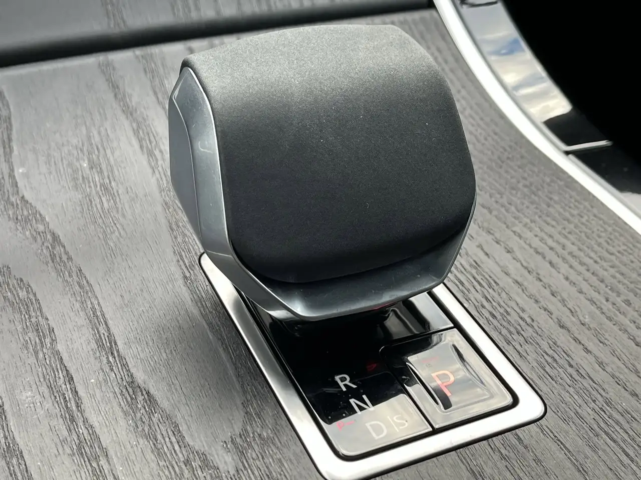 Land Rover Range Rover Velar снимка Land Rover Range Rover Velar
