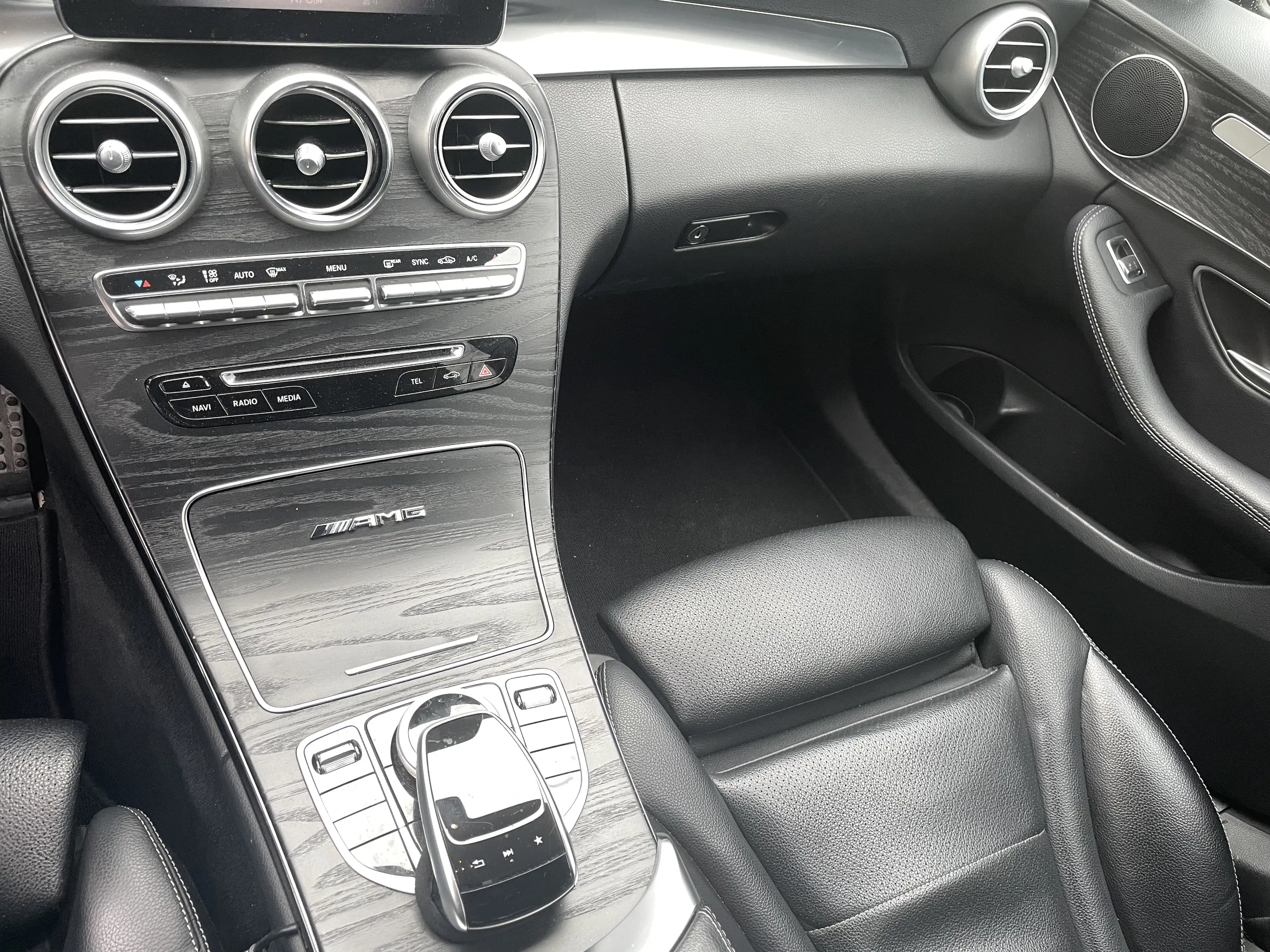 Mercedes-Benz C 400 C 400 4Matic 9G-TRONIC AMG Line — photo 10