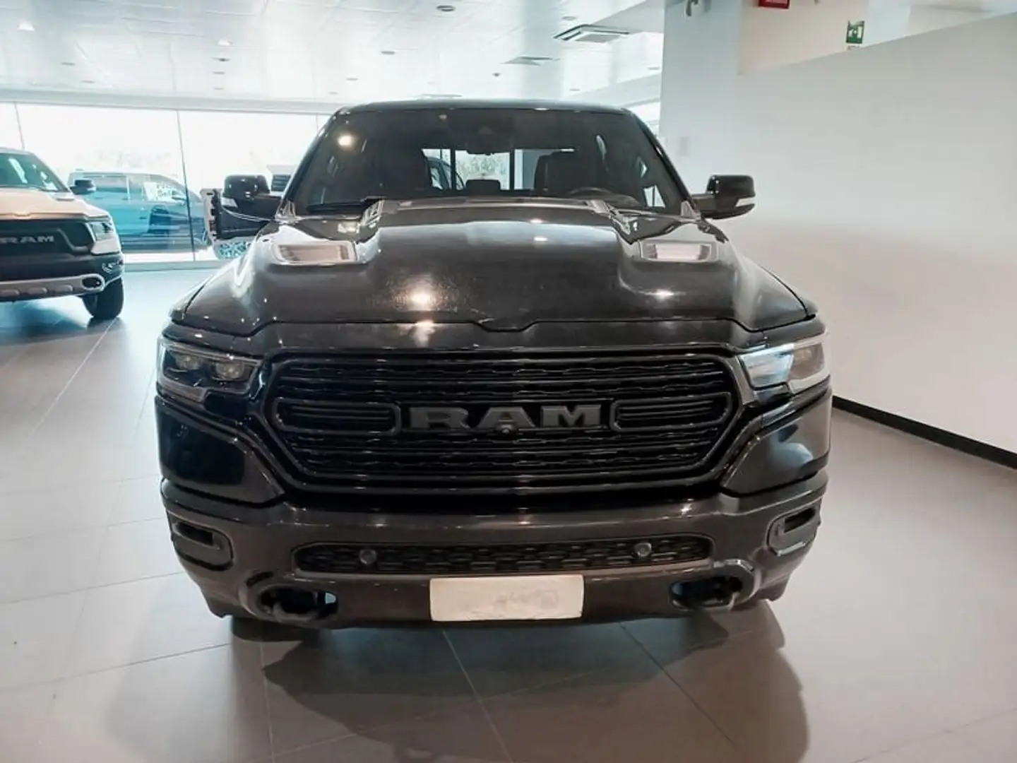 RAM 1500 DODGE RAM CREW CAB LIMITED NIGHT EDITION - AUTOCA Negro - 2