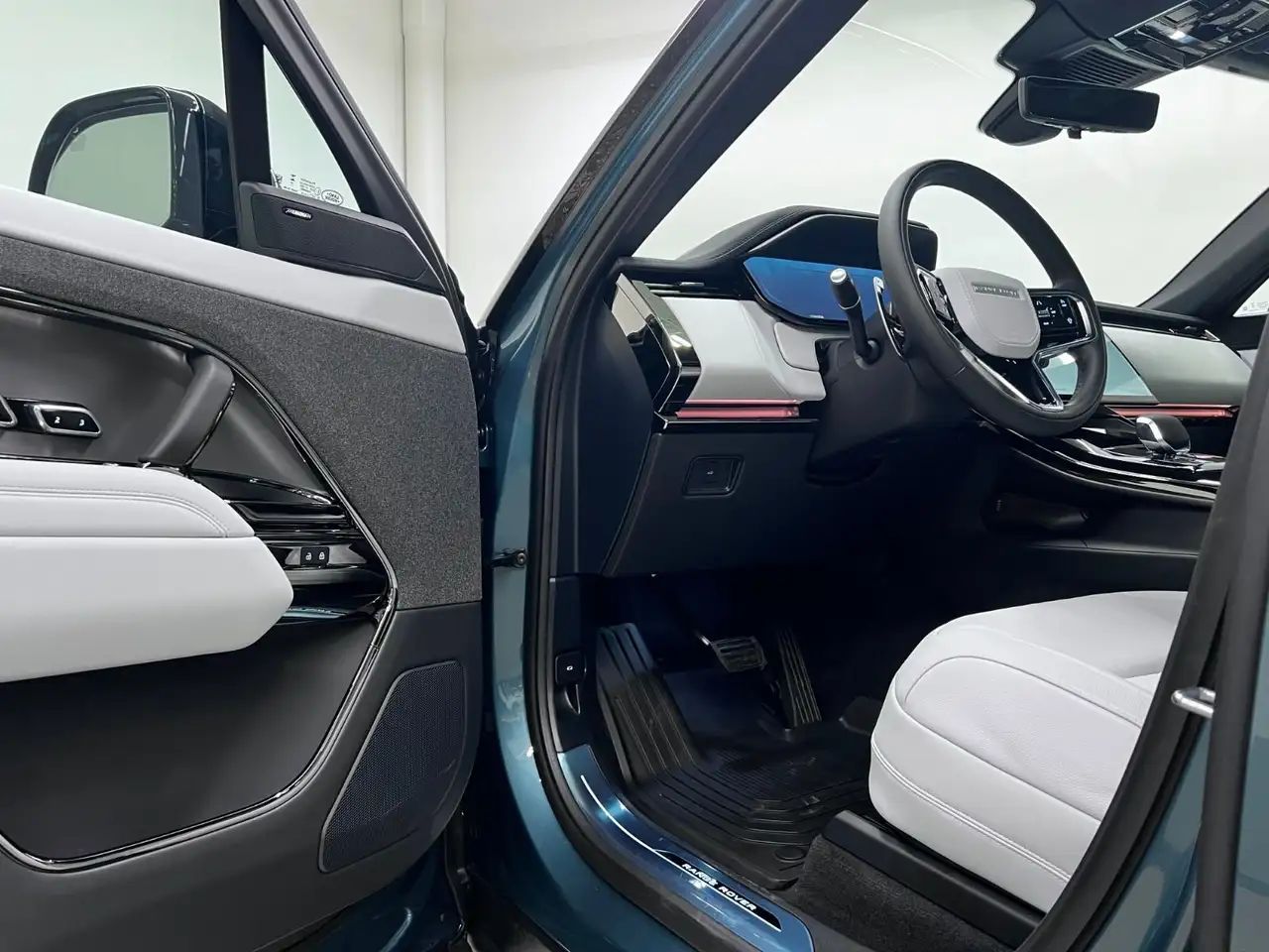 Land Rover Range Rover Sport снимка Land Rover Range Rover Sport