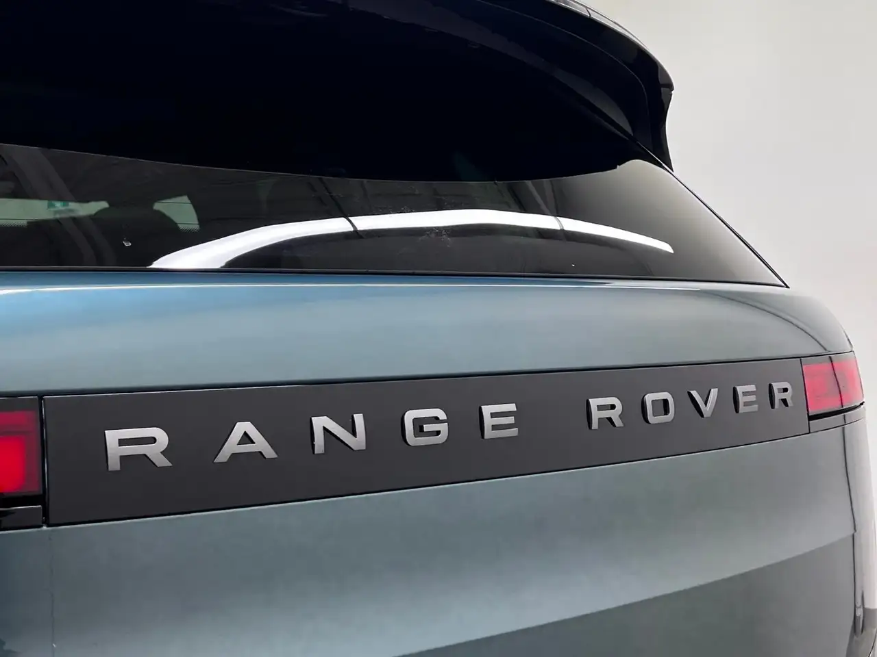 Land Rover Range Rover Sport снимка Land Rover Range Rover Sport