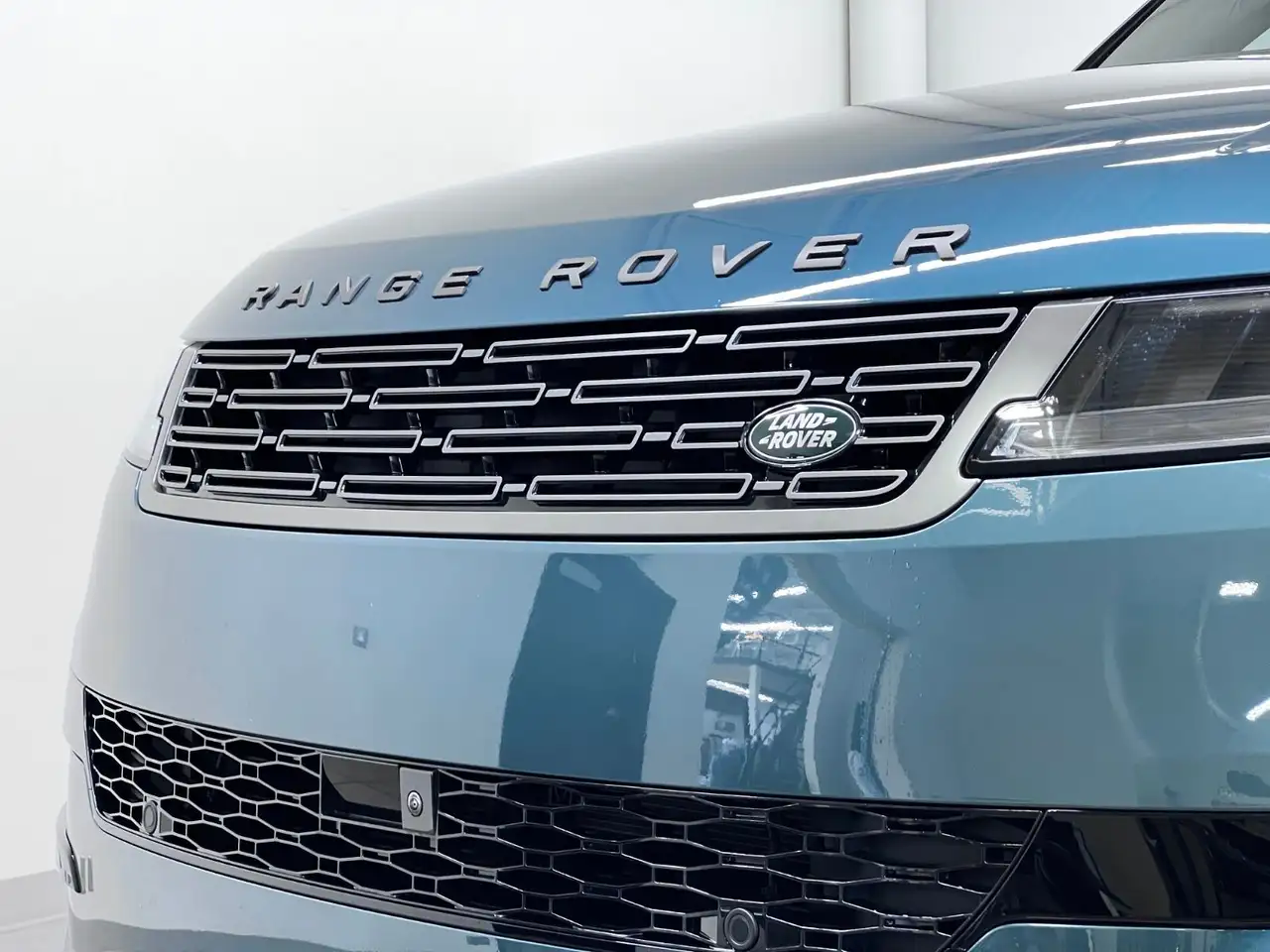 Land Rover Range Rover Sport снимка Land Rover Range Rover Sport