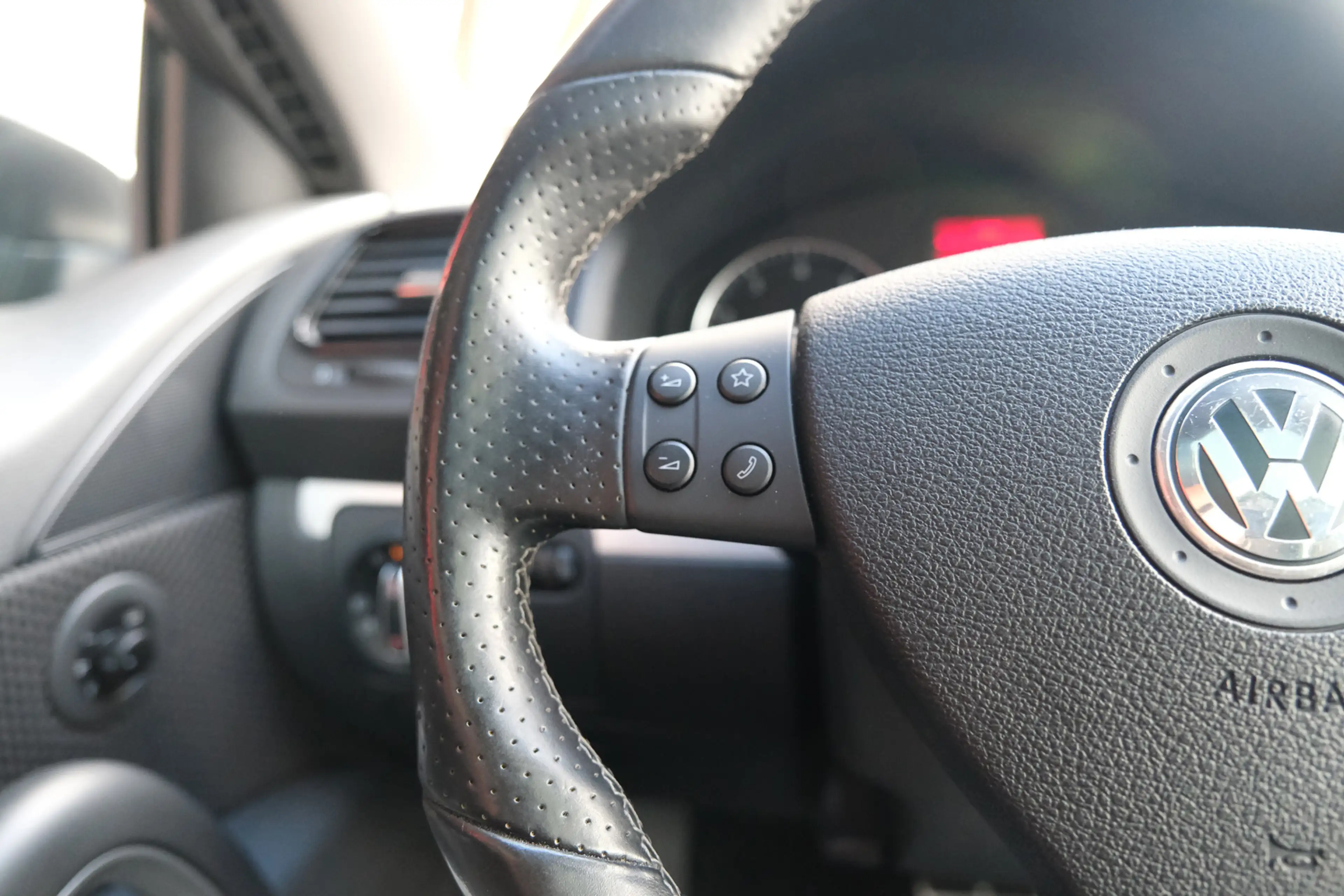 Volkswagen Scirocco 1.4 TSI Highline Plus — photo 13