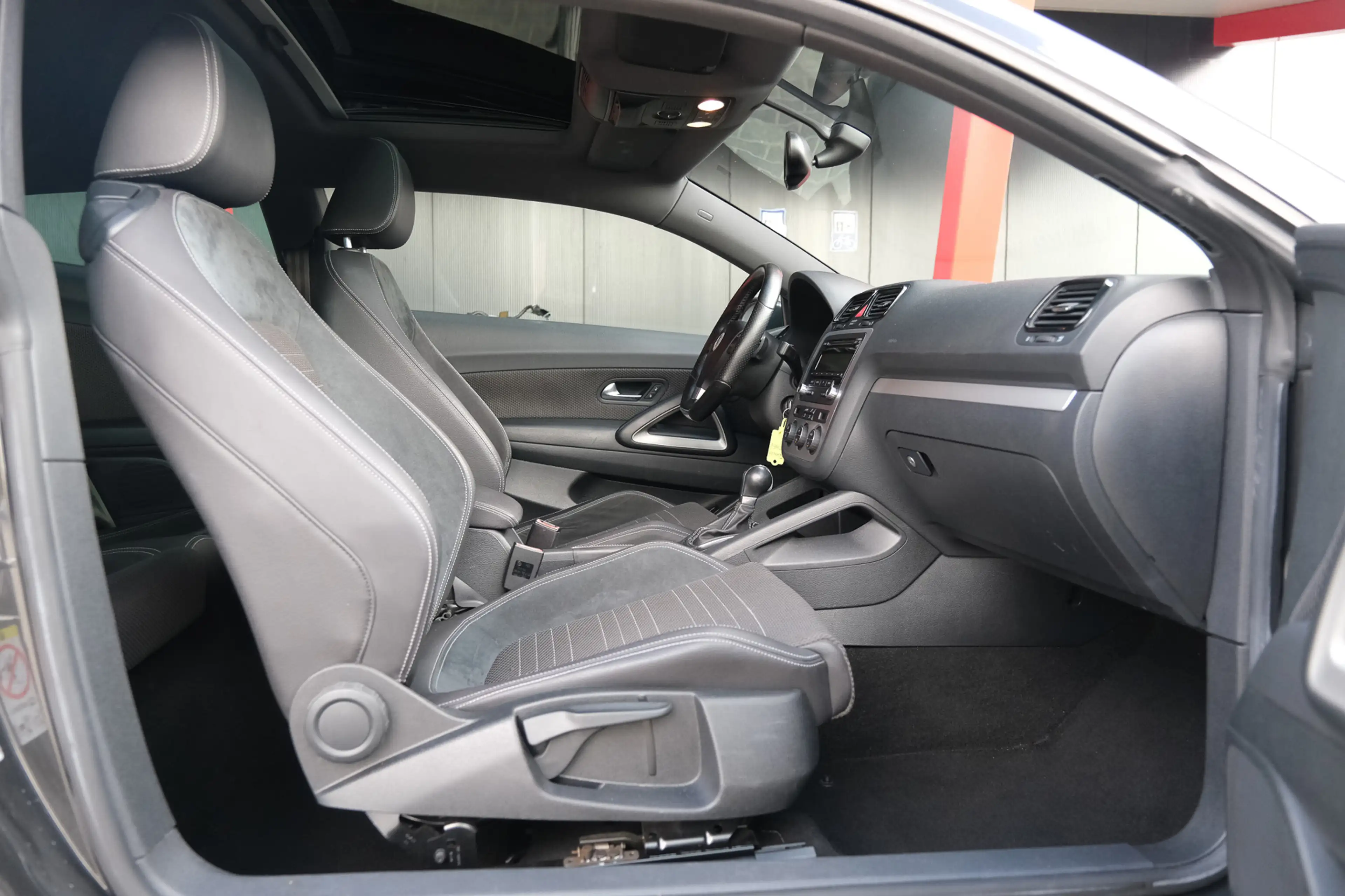 Volkswagen Scirocco 1.4 TSI Highline Plus — photo 28