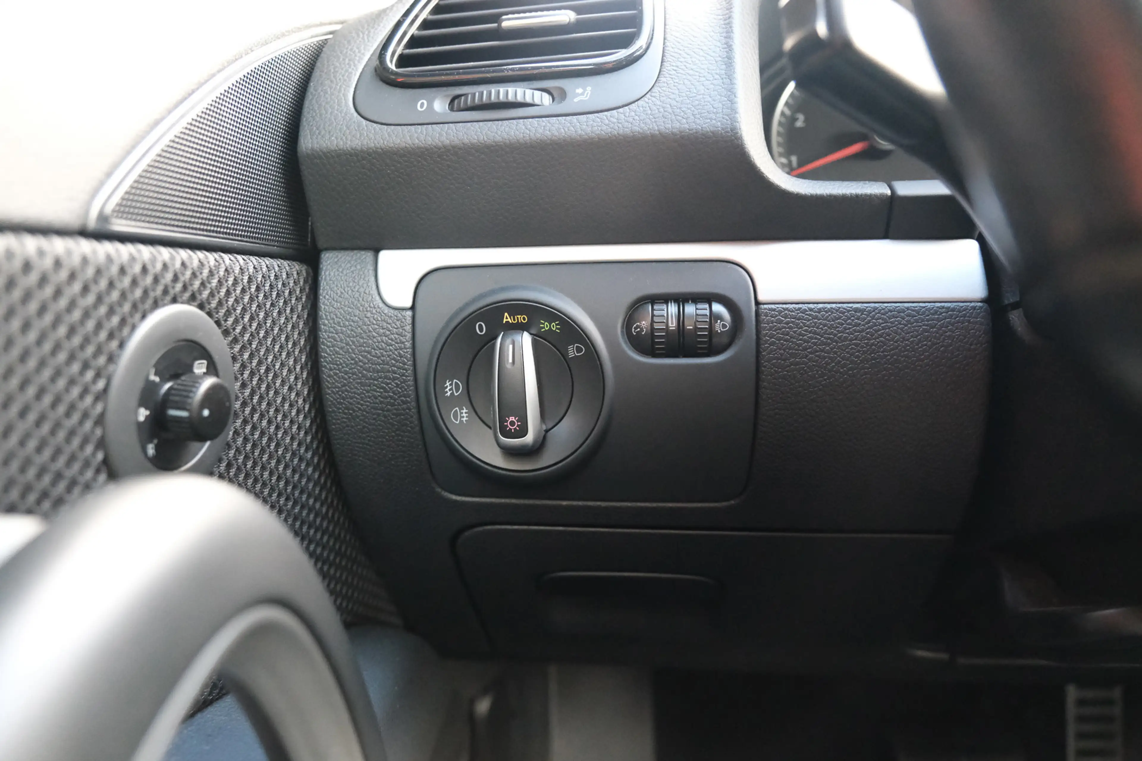 Volkswagen Scirocco 1.4 TSI Highline Plus — photo 17