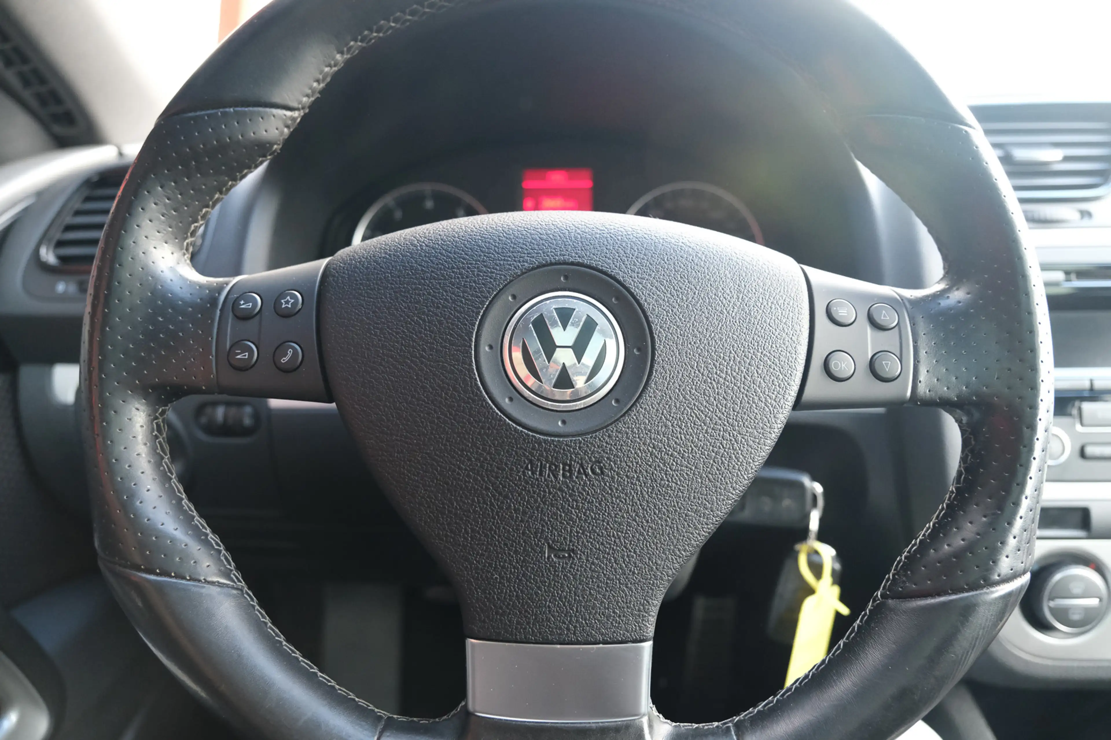 Volkswagen Scirocco 1.4 TSI Highline Plus — photo 21