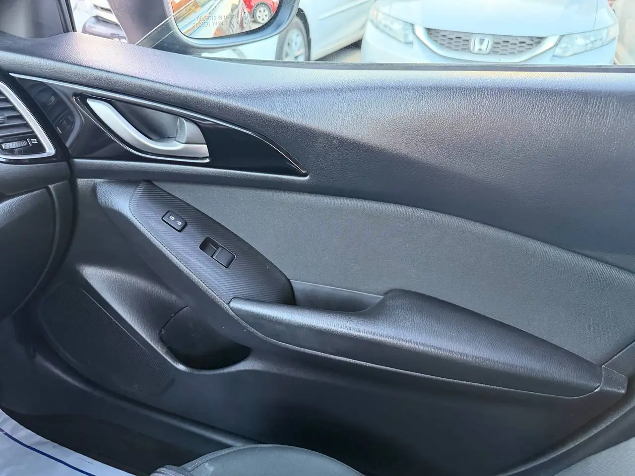 Mazda 3 снимка Mazda 3