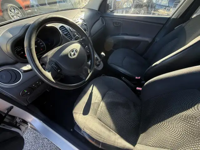 Hyundai I10 view 8