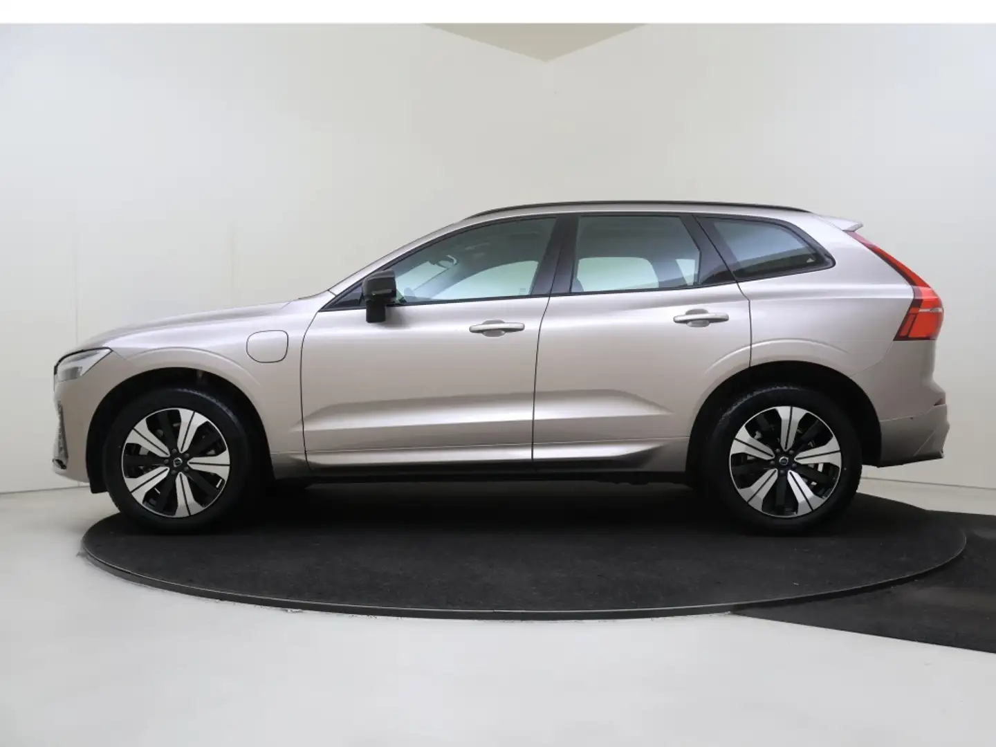 Volvo XC60 T6 AWD Plus Dark | Trekhaak | Panoramadak | 360° C Grijs - 2
