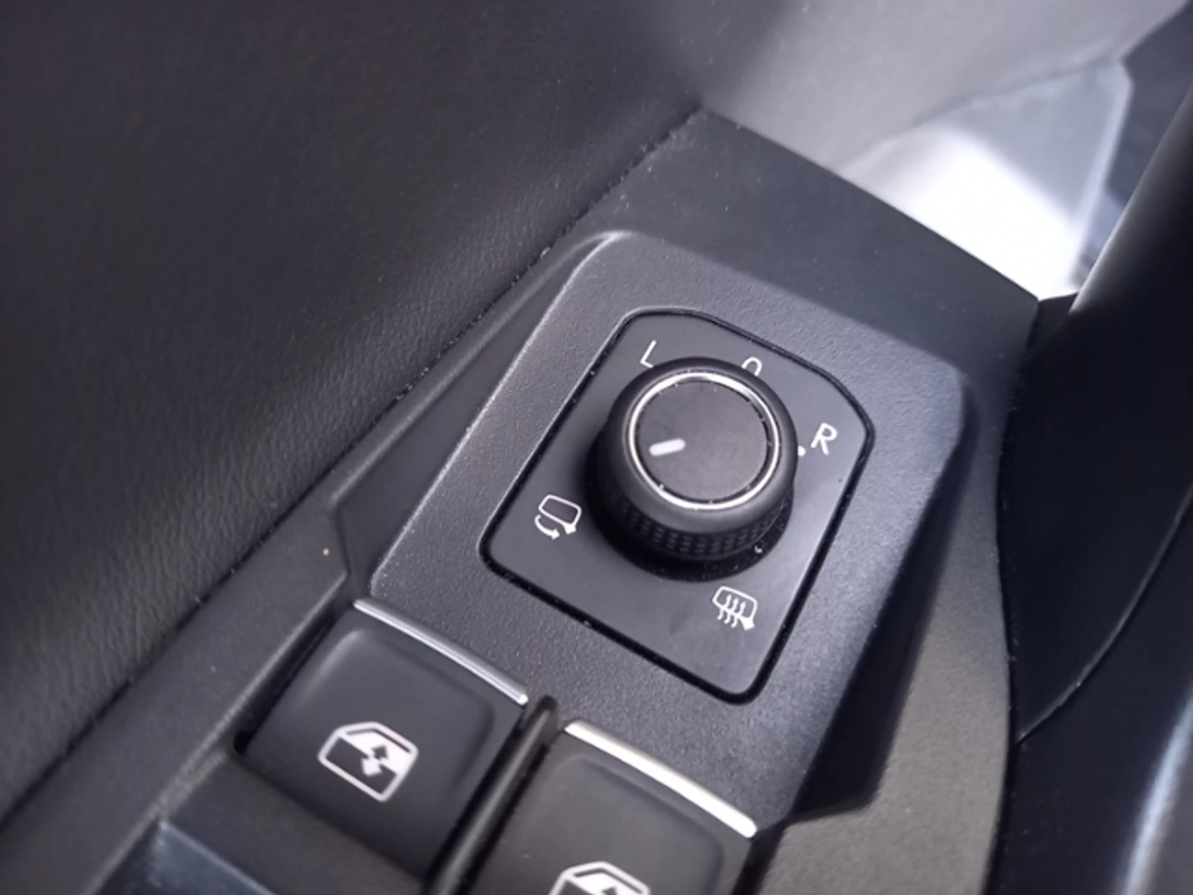 Volkswagen T-Cross GOAL ACC PDC SHZ CLIMATRONIC APP-CONNECT — photo 15