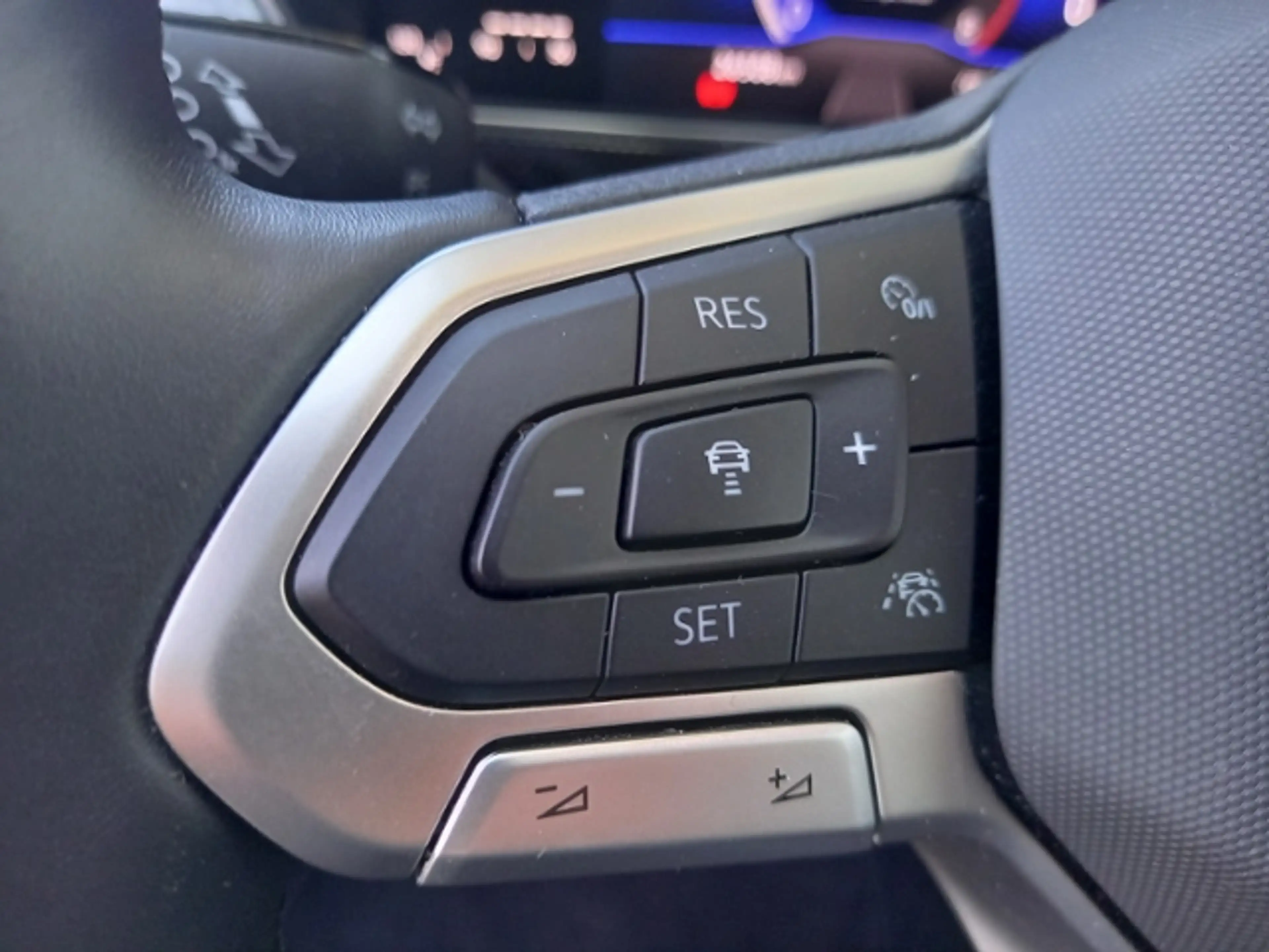 Volkswagen T-Cross GOAL ACC PDC SHZ CLIMATRONIC APP-CONNECT — photo 13