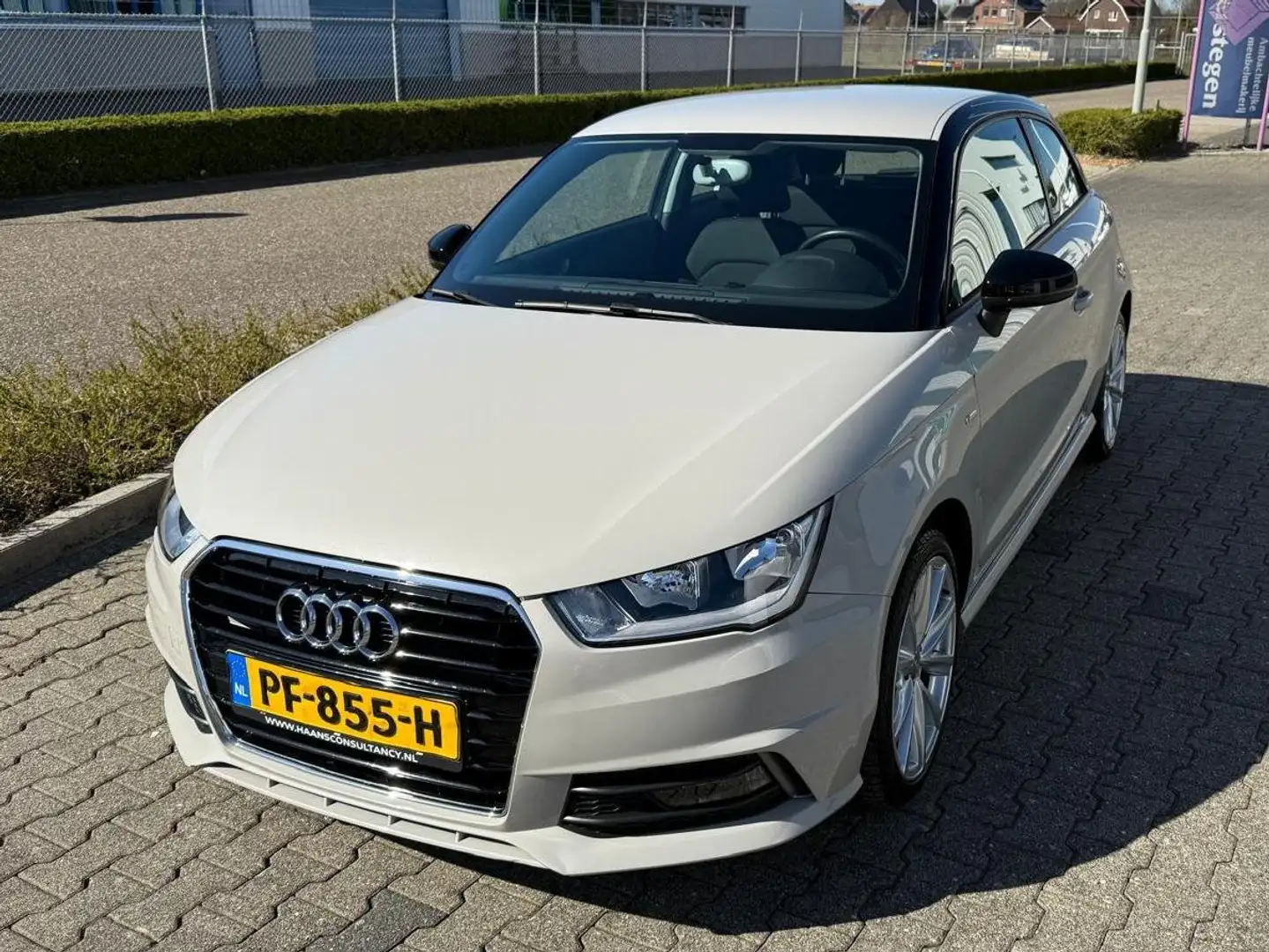 Audi A1 A1 1.0 TFSI Adrenalin Beige - 1