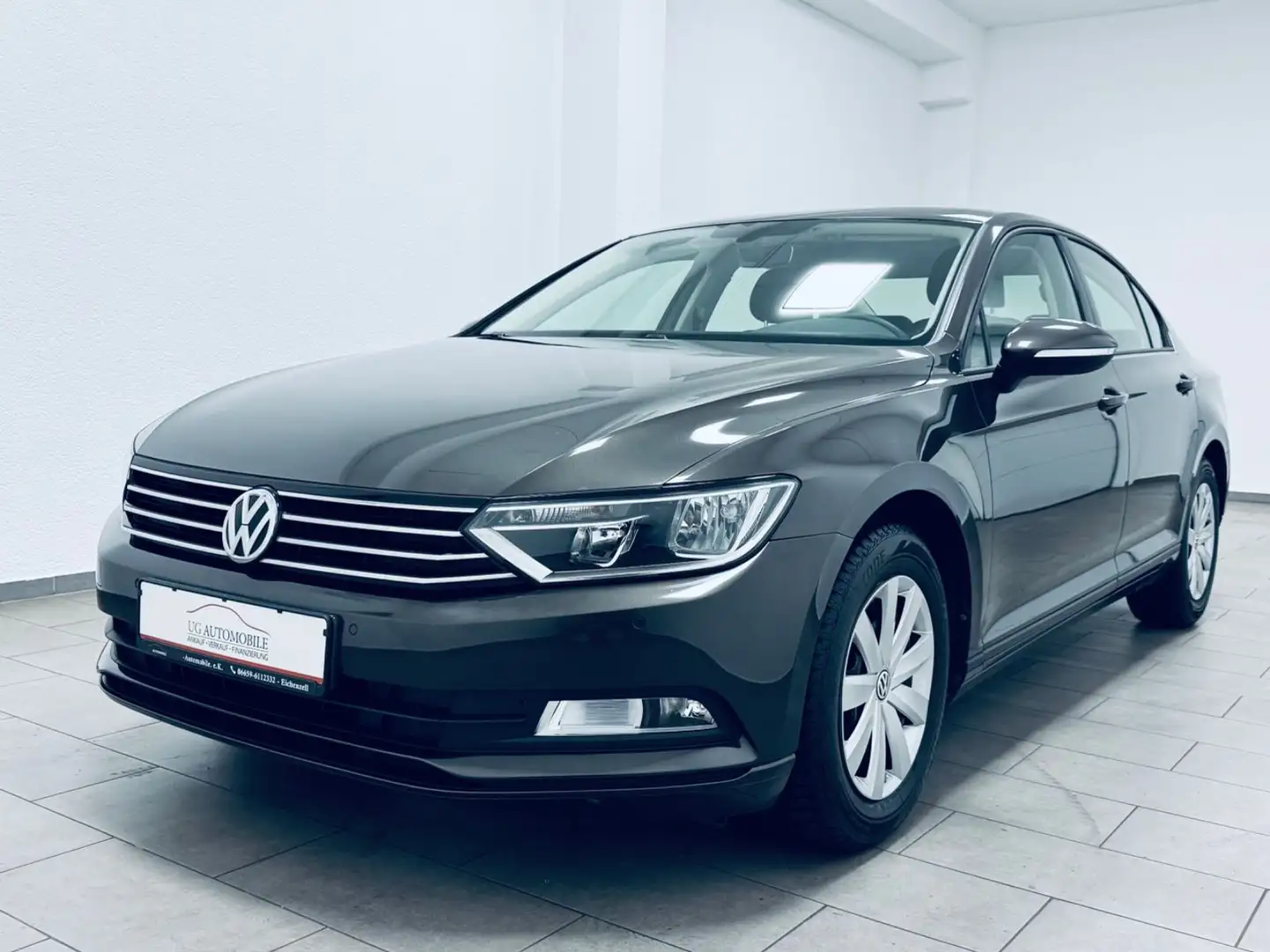 Volkswagen Passat Lim. Trendline 1.4 TSI * 8x REIFEN * Noir - 1
