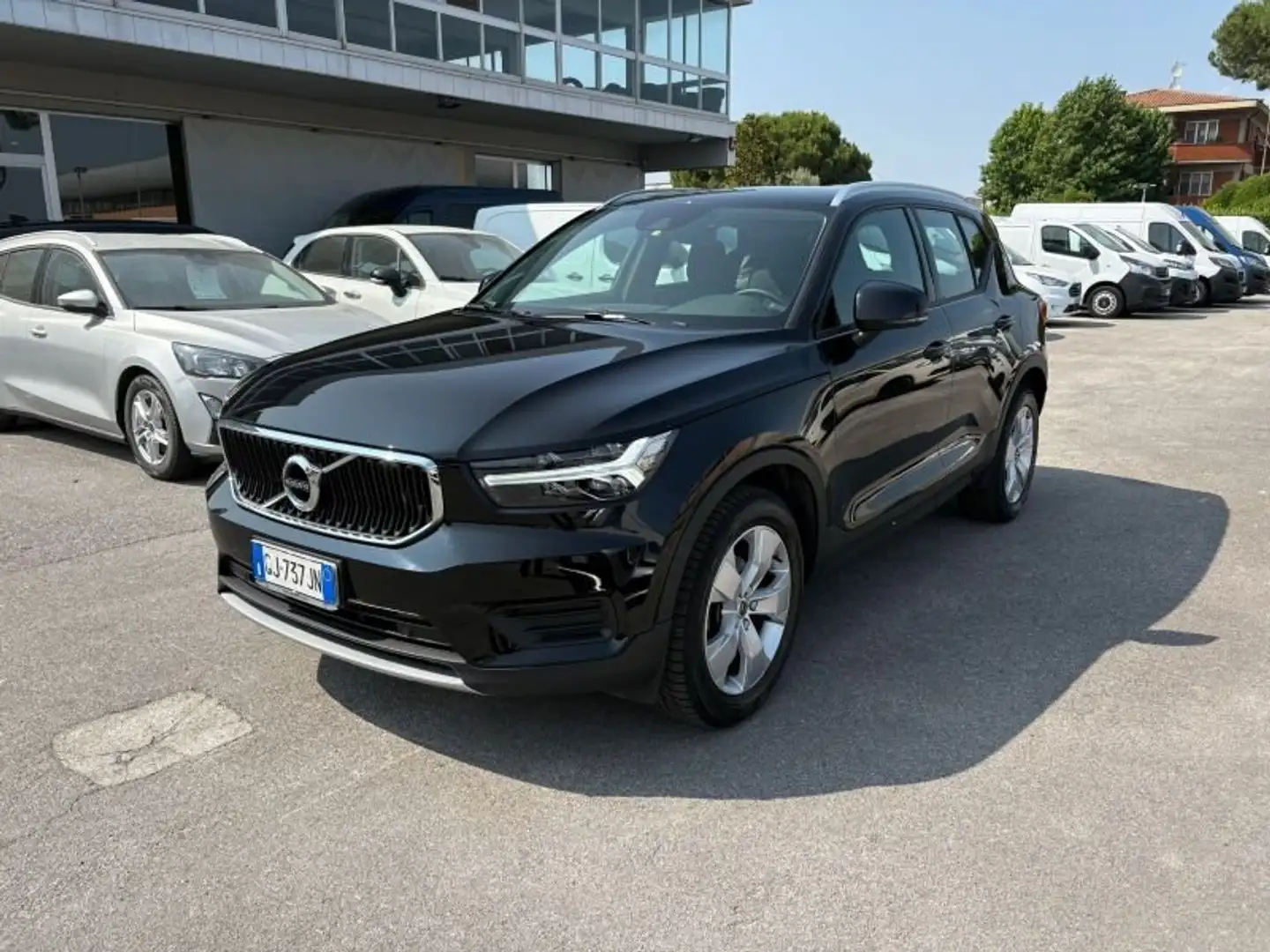 Volvo XC40 T2 automatico Momentum Pro 130CV Schwarz - 1