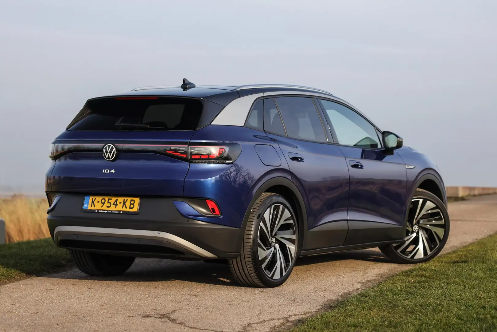 Volkswagen ID.4 First Max 77 kWh ✅ IQ-Light ✅ Massage ✅ Pano Blau - 2