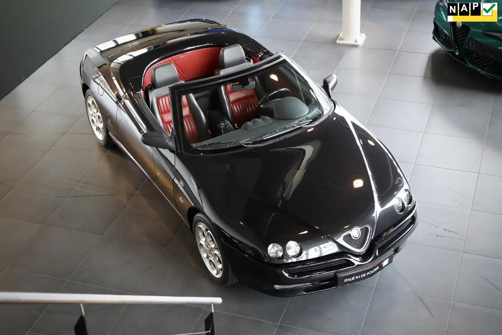 Alfa Romeo Spider 2.0-16V T.Spark Zwart - 1