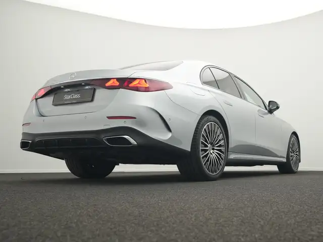 Mercedes-Benz E-Class view 11