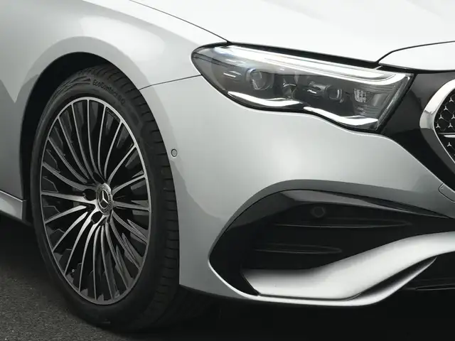 Mercedes-Benz E-Class view 9