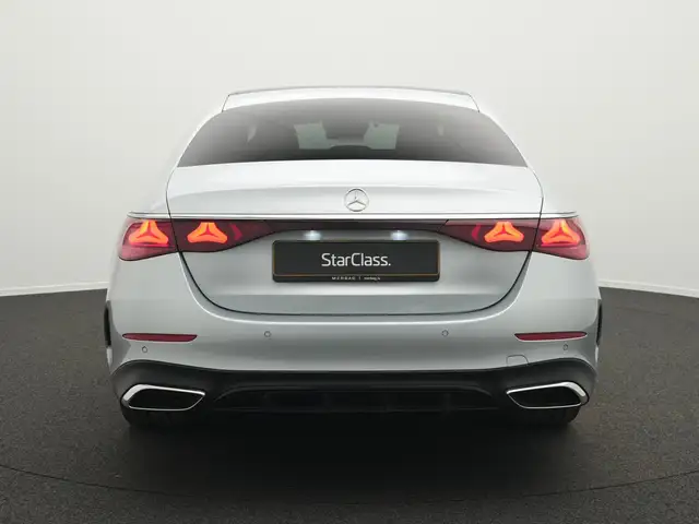 Mercedes-Benz E-Class view 4