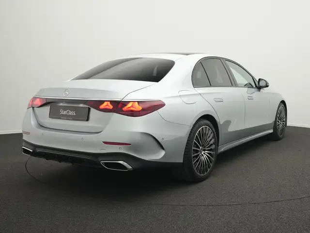 Mercedes-Benz E-Class view 3