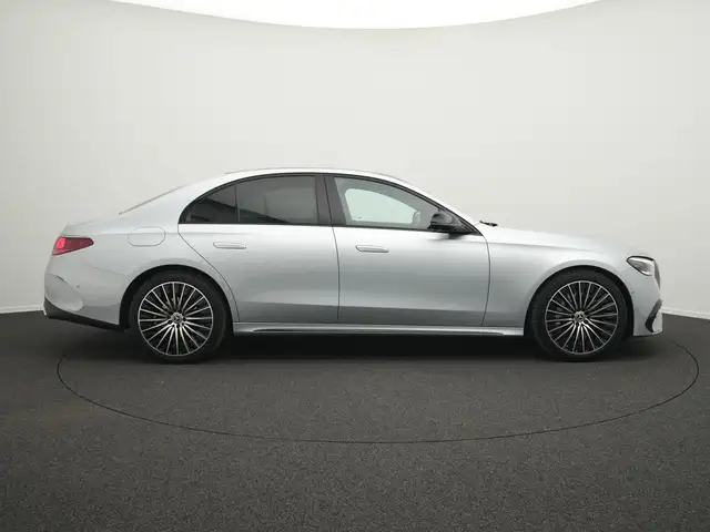 Mercedes-Benz E-Class view 5