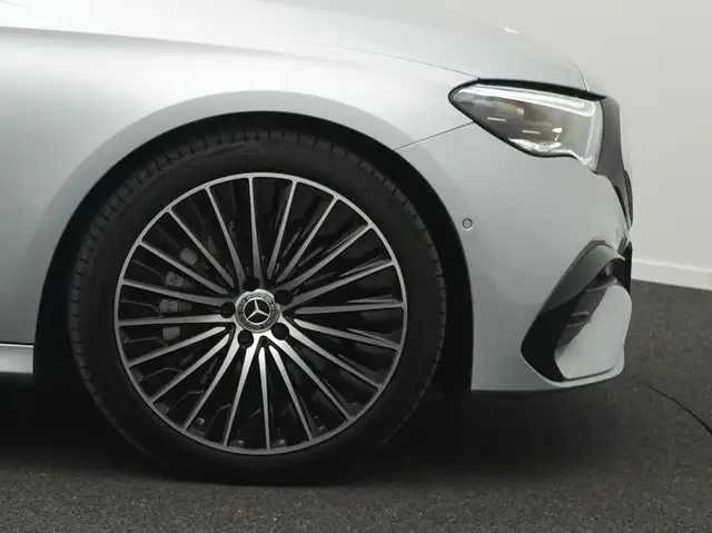 Mercedes-Benz E-Class view 8