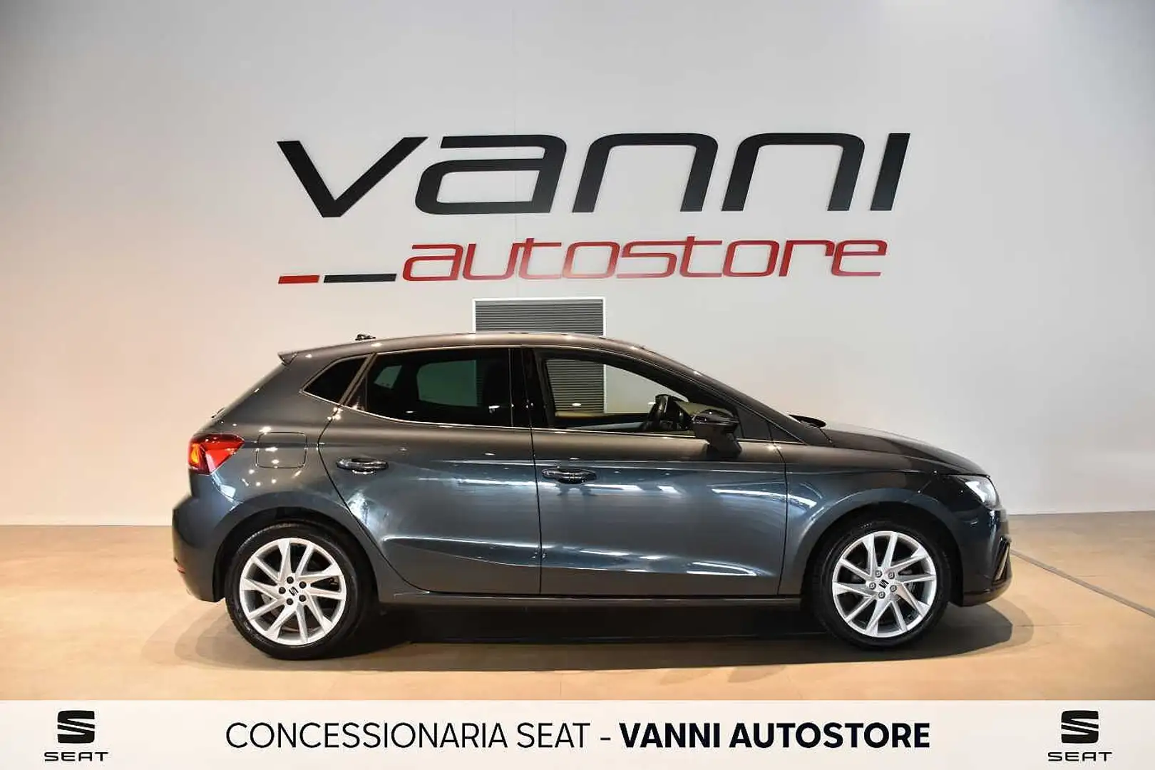 SEAT Ibiza 1.0 EcoTSI 95 CV 5 porte FR Grijs - 2