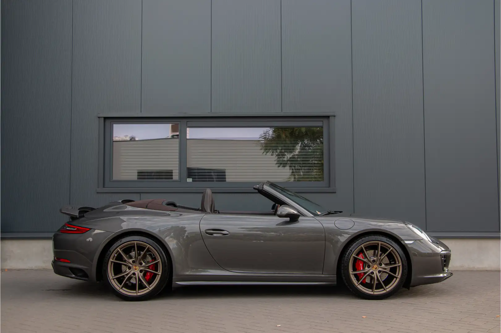 Porsche 991 Cabrio 3.0 Carrera 4S 420PK | Lift | Sportuitlaat Grijs - 2