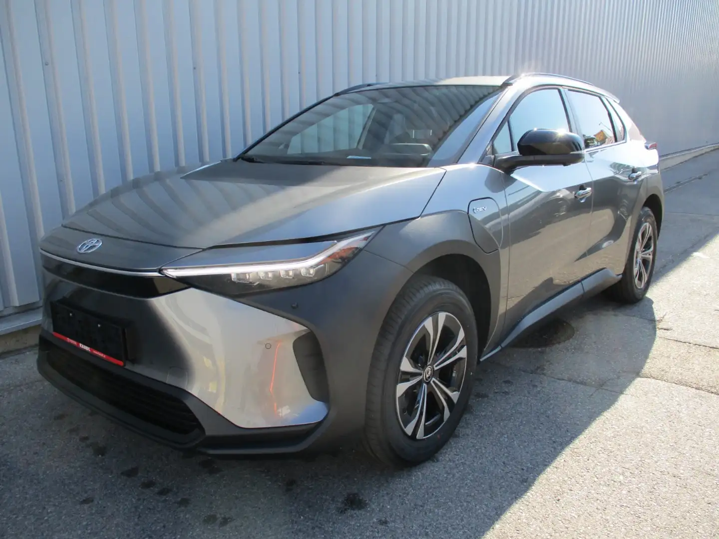 Toyota bZ4X Elektro 71.4kWh Aut. Grau - 2