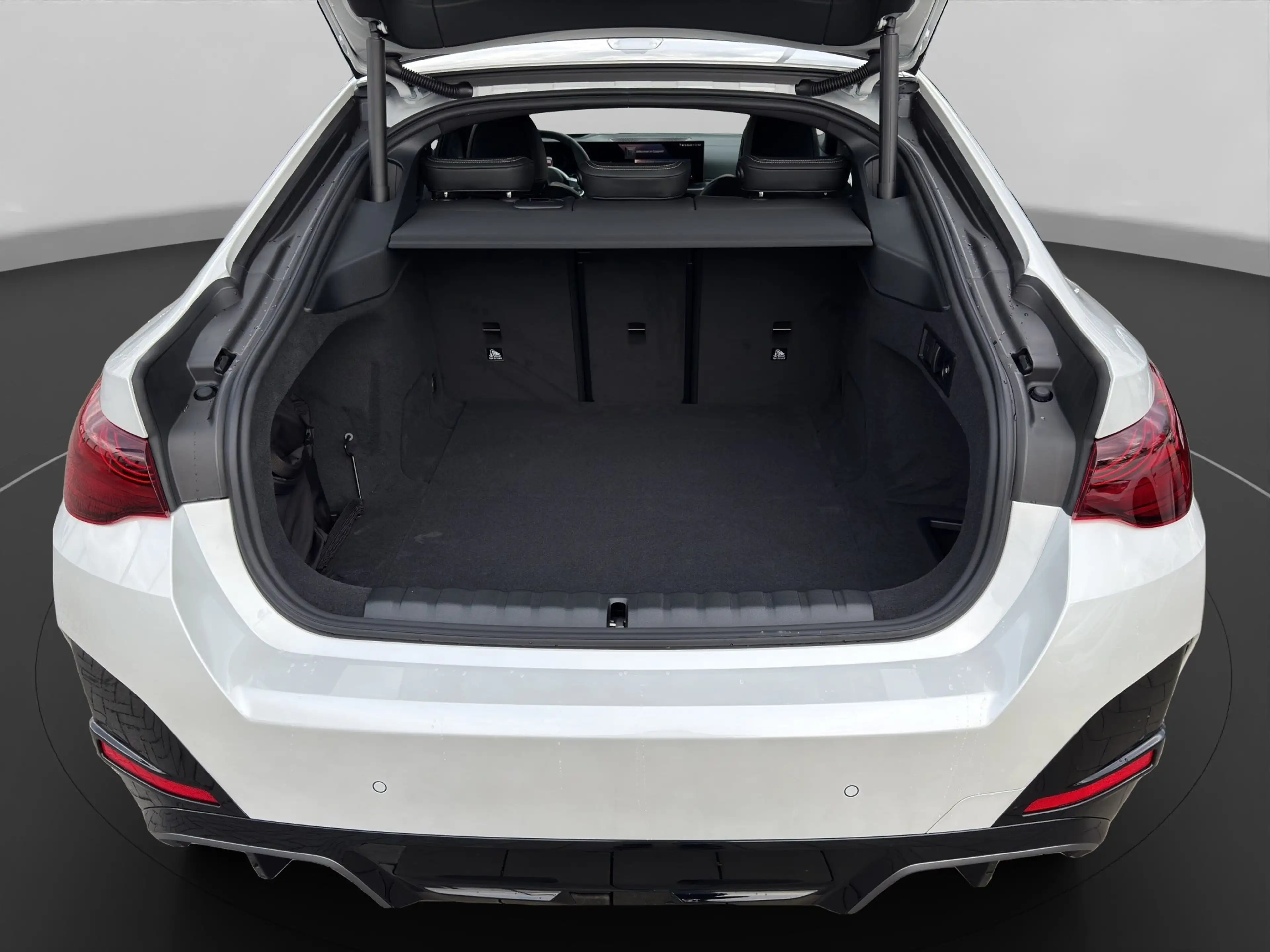 BMW i4 xDrive40 Gran Coupe M Sportpaket HK HiFi DAB — photo 15