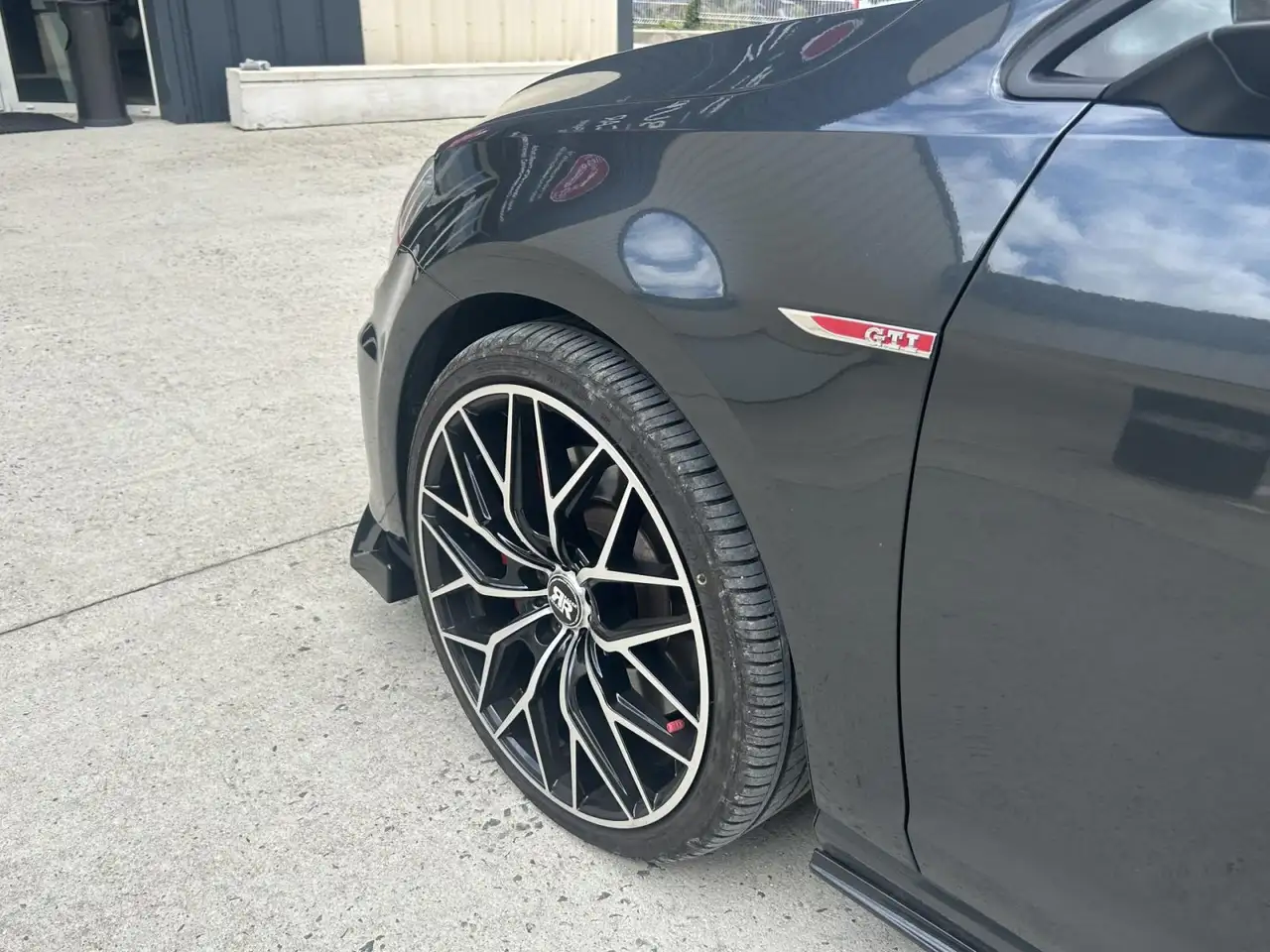 Volkswagen Golf GTI — photo 21