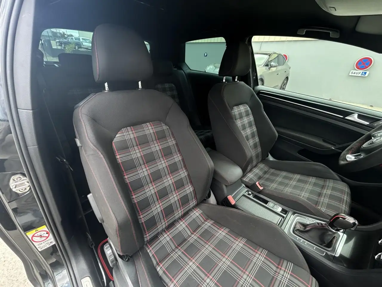 Volkswagen Golf GTI — photo 12