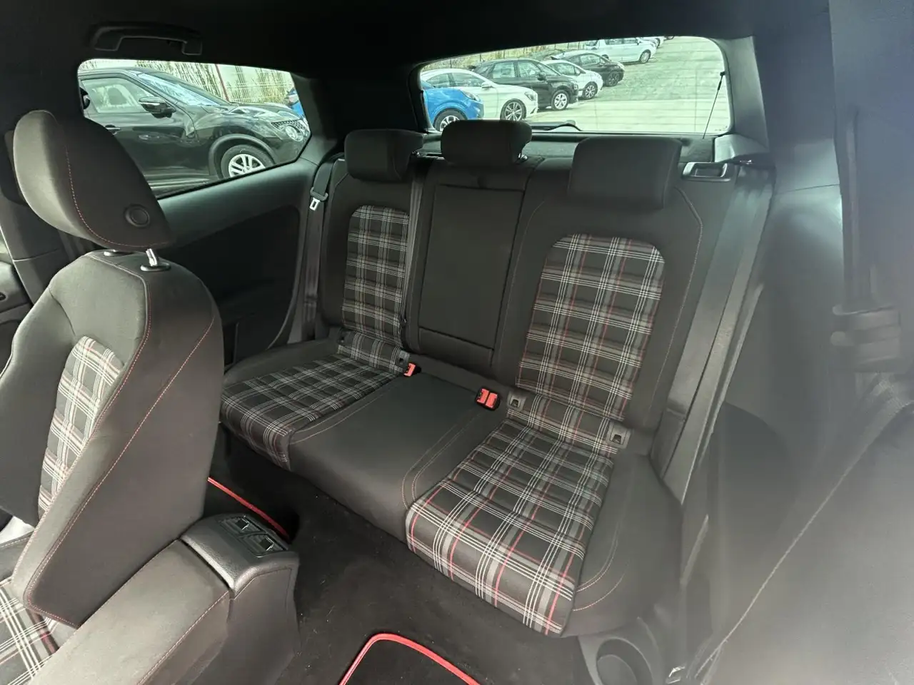 Volkswagen Golf GTI — photo 10