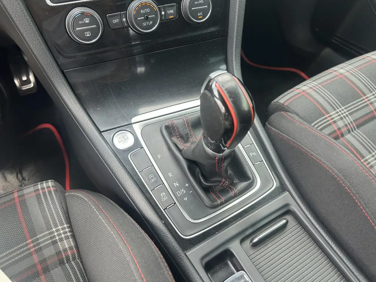 Volkswagen Golf GTI — photo 14