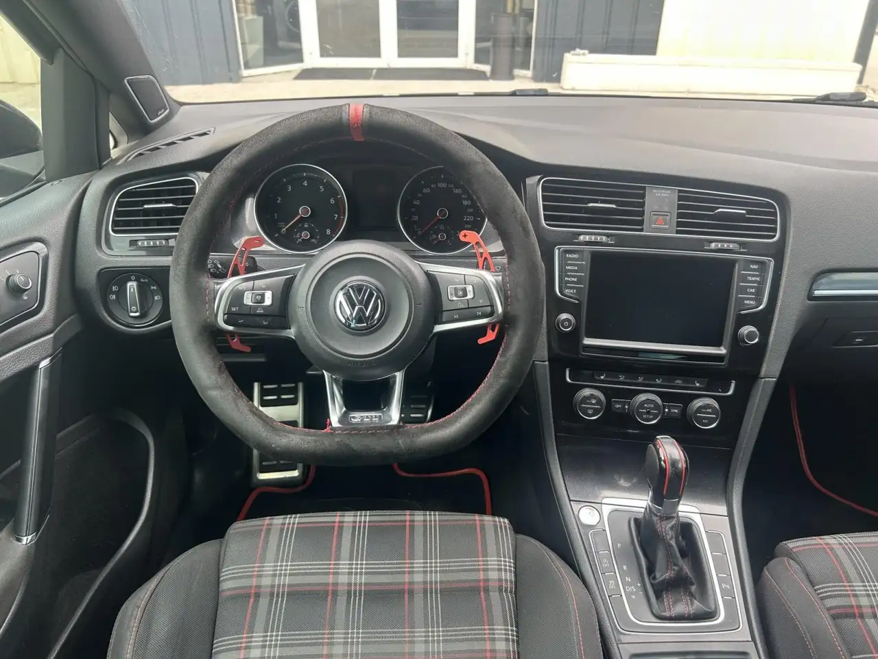 Volkswagen Golf GTI — photo 8